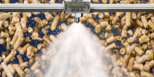 air-atomizing spray nozzle